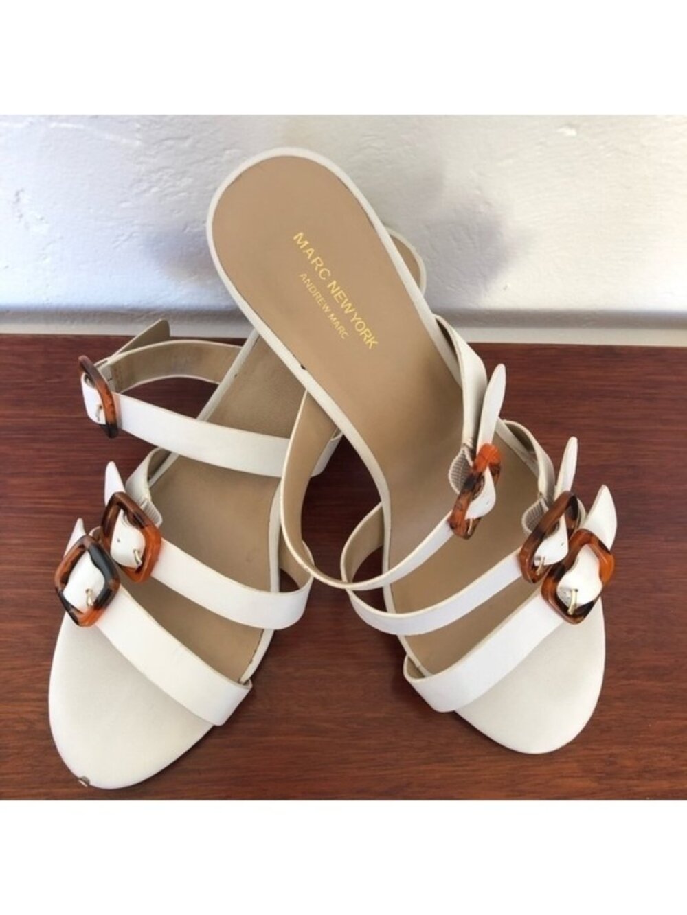𝅺andrew Marc New York Heidi White Slip On Sandals